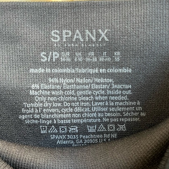 Spanx Look At Me Now Cropped Seamless leggings in Black Camo Size Small - Picture 3 of 4